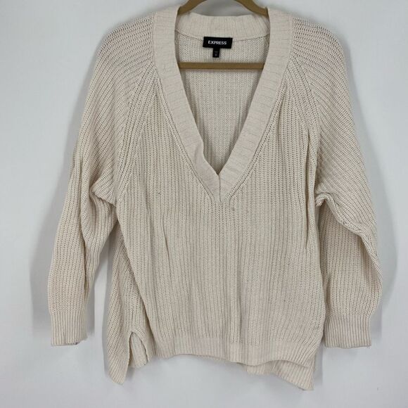 Express Cream V-Neck Sweater with Ribbed Texture size XS - Picture 1 of 3